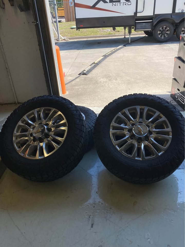 Wheels + Tires (Chevy Style) — Open Country A/T 35x11.50R20LT (124R, 10PR) image 3