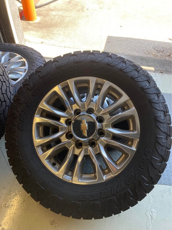 Wheels + Tires (Chevy Style) — Open Country A/T 35x11.50R20LT (124R, 10PR) image 4